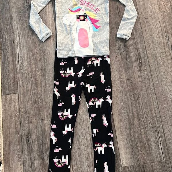 Girls two piece long sleeve pajamas