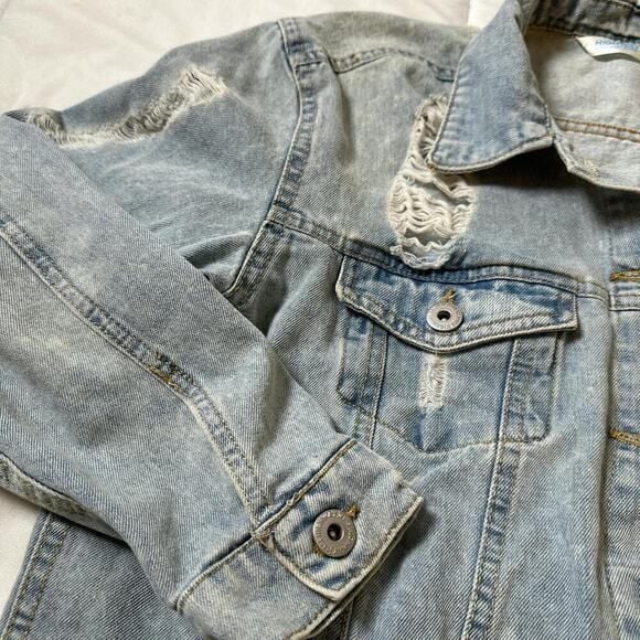 Distressed Light Wash Denim Jacket Women’s Small Ripped Back Casual Layering 6