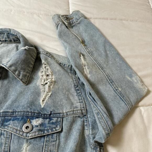Distressed Light Wash Denim Jacket Women’s Small Ripped Back Casual Layering 7