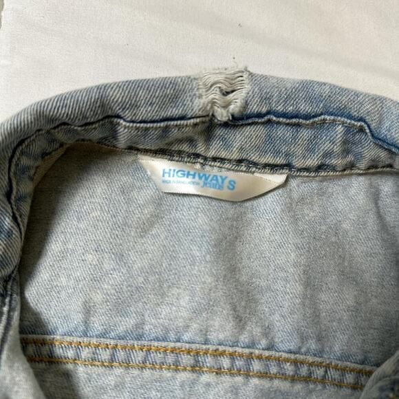 Distressed Light Wash Denim Jacket Women’s Small Ripped Back Casual Layering 8