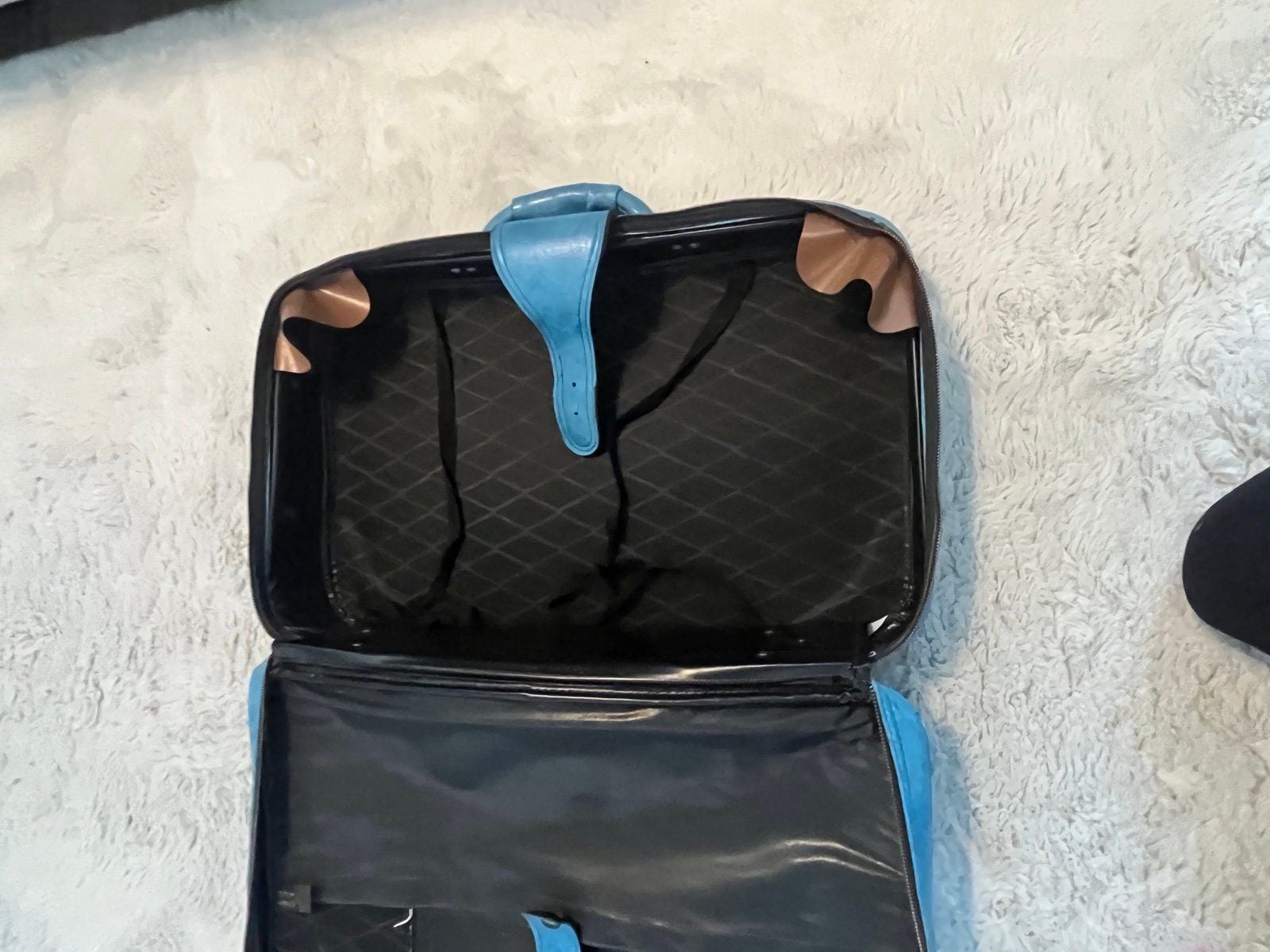 vintage blue zip around suitcase 2