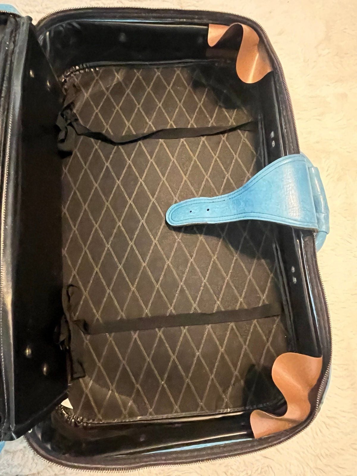 vintage blue zip around suitcase 5