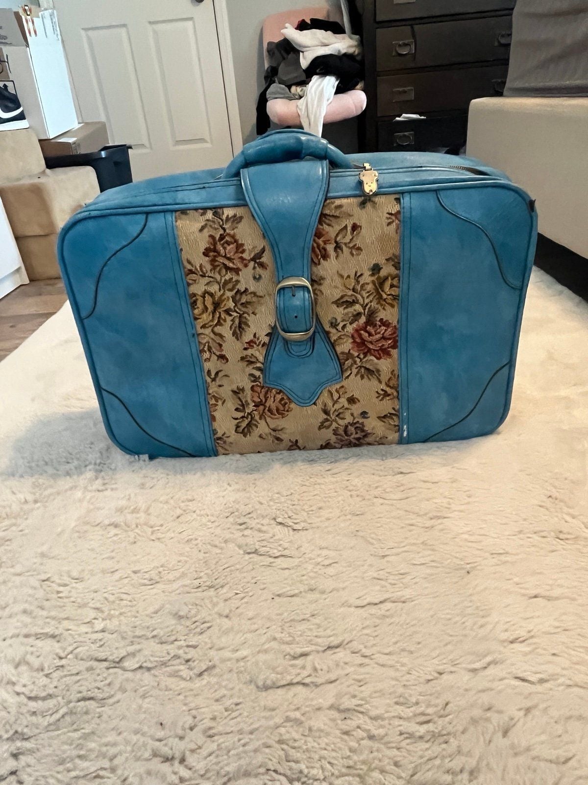 vintage blue zip around suitcase 7