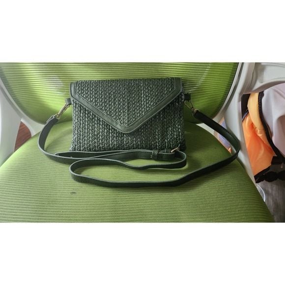 Urban Expressions Green Crossbody Purse β Vegan Leather Woven Envelope Bag 2
