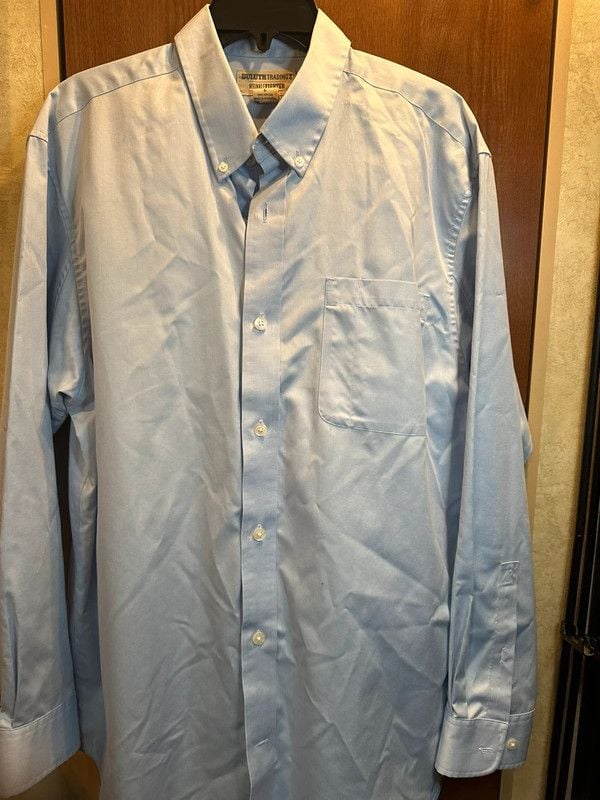Duluth Trading Wrinklefighter Men’s Large Light Blue Button Down Shirt 100% Cotton 2