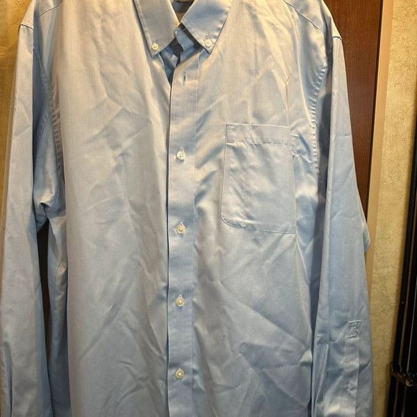 Duluth Trading Wrinklefighter Men’s Large Light Blue Button Down Shirt 100% Cotton