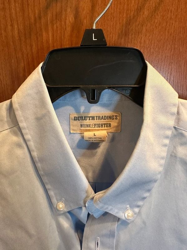 Duluth Trading Wrinklefighter Men’s Large Light Blue Button Down Shirt 100% Cotton 4