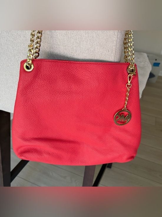 Authentic Michael Kors red leather shoulder bag true statement piece. 3