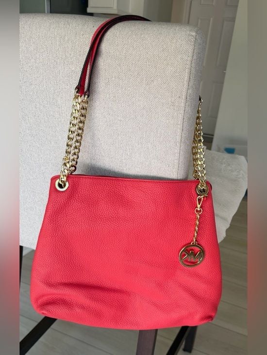 Authentic Michael Kors red leather shoulder bag true statement piece. 4
