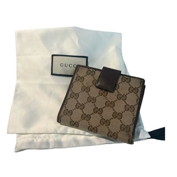 π Gucci Compact Wallet with Dustbag 8