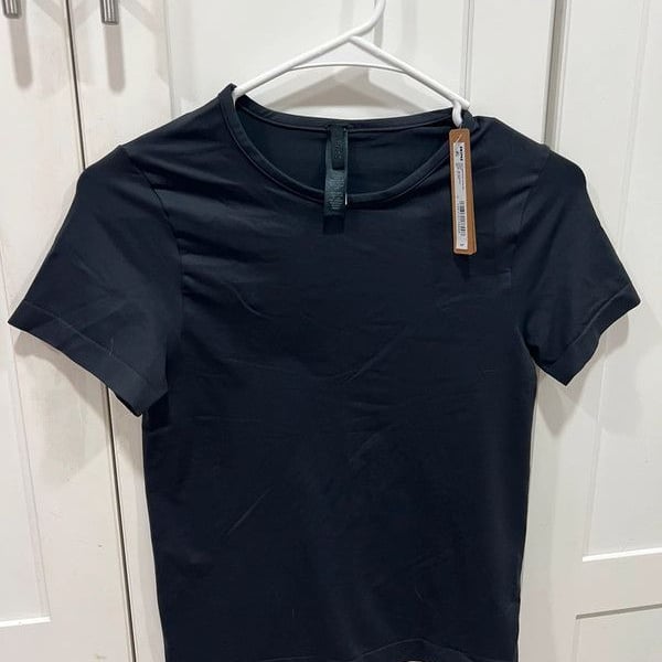 SKIMS Seamless black shirt