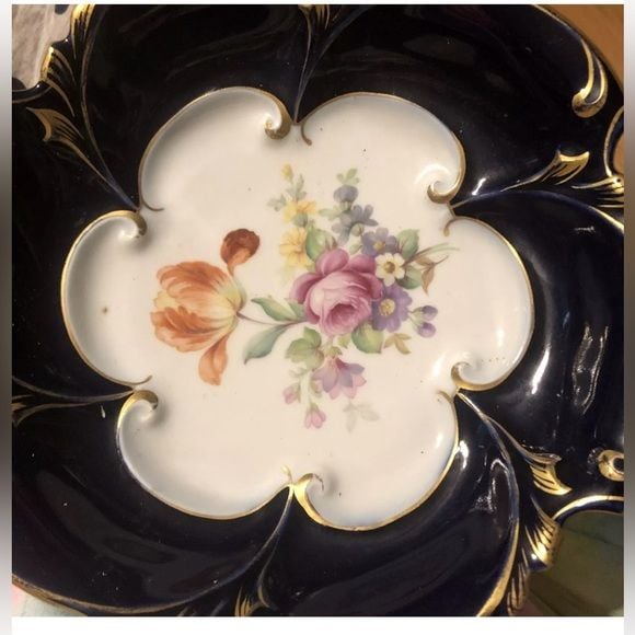 JL Menau GrafVon Henneberg Porzellan Echt Kobalt Scalloped Gold Trim Floral Bowl 1
