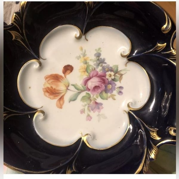 JL Menau GrafVon Henneberg Porzellan Echt Kobalt Scalloped Gold Trim Floral Bowl
