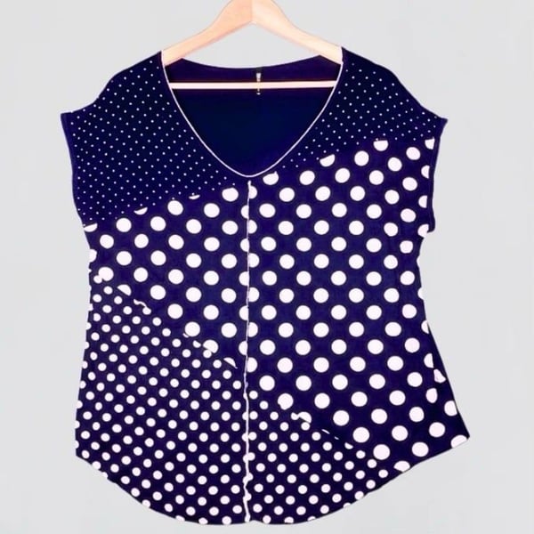 Edista Los Angeles Women Top Polka Dot V Neck Cap Sleeve Medium