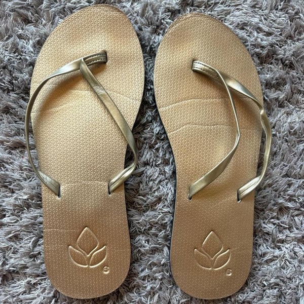 Reef Gold Flip Flops Sandals Size 6