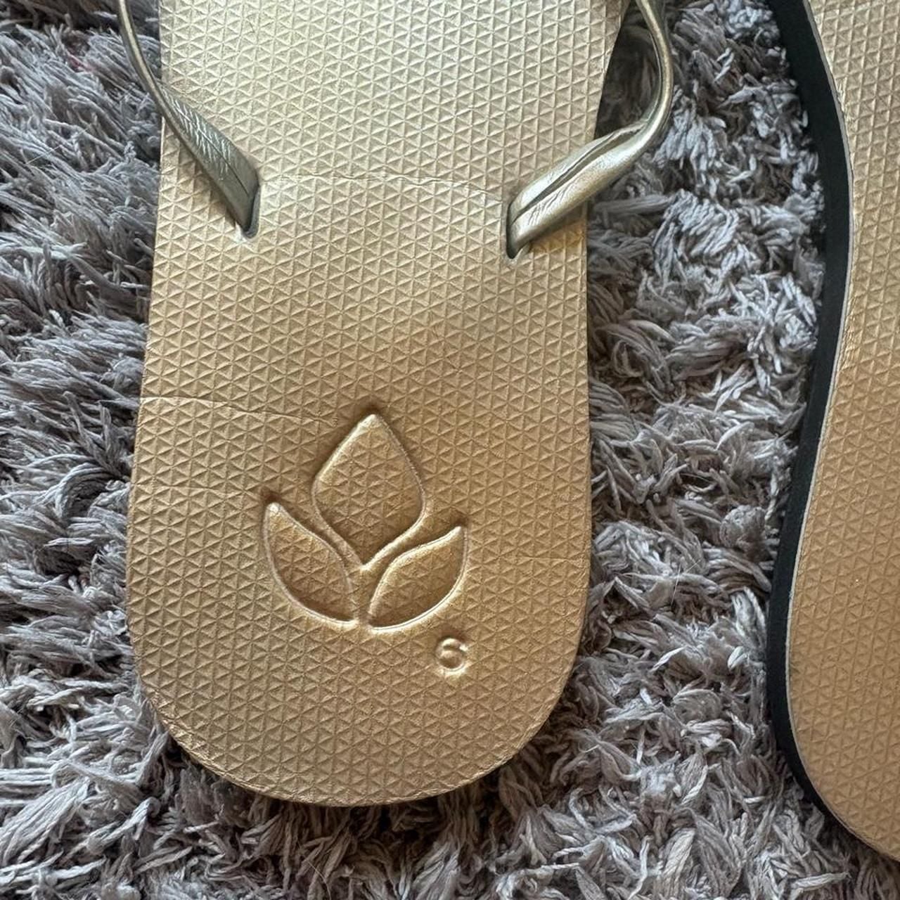 Reef Gold Flip Flops Sandals Size 6 3