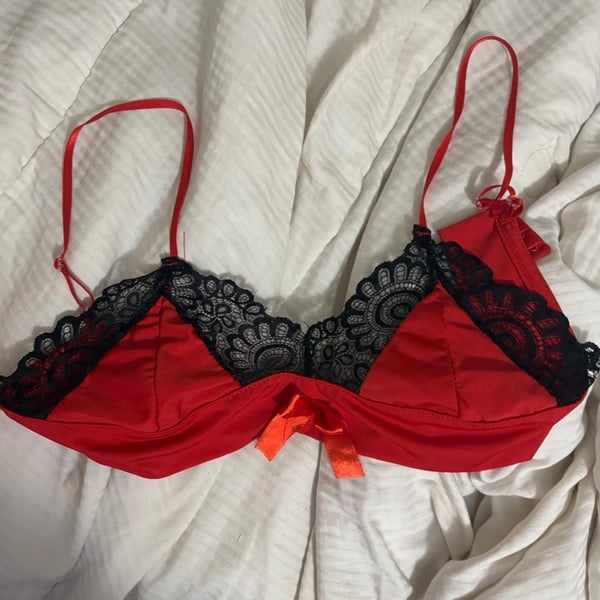 Victoria's Secret Red and Black Lace Bralette S