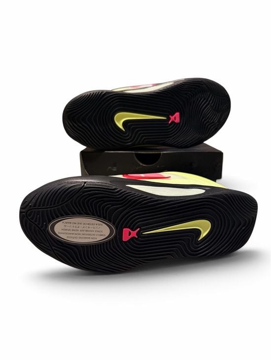 New in Box Nike A’One SE (GS) Brand New in Box 5.5Y / 7W Retail: $90 Aja Wilson 4