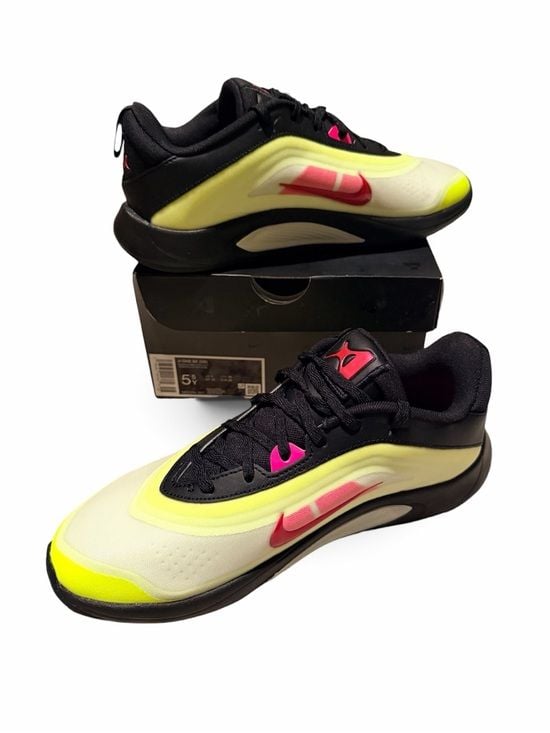 New in Box Nike A’One SE (GS) Brand New in Box 5.5Y / 7W Retail: $90 Aja Wilson 6