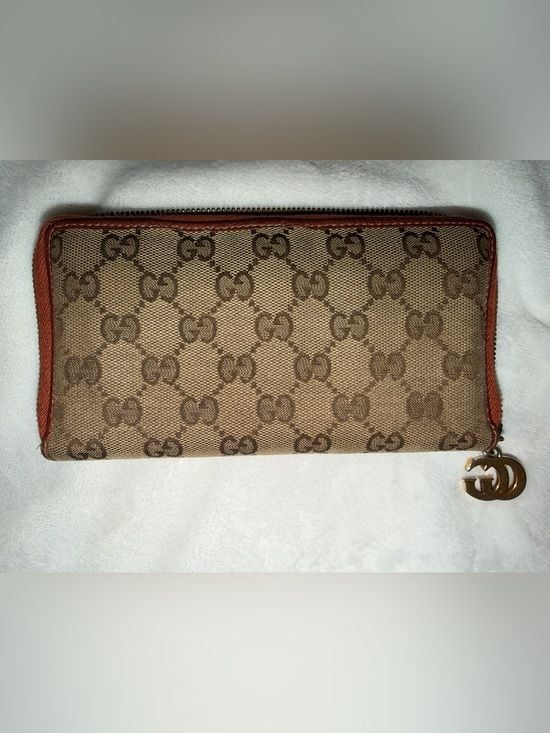 Vintage Gucci Brown GG Monogram Zip-Around Wallet with Gold GG Charm 3