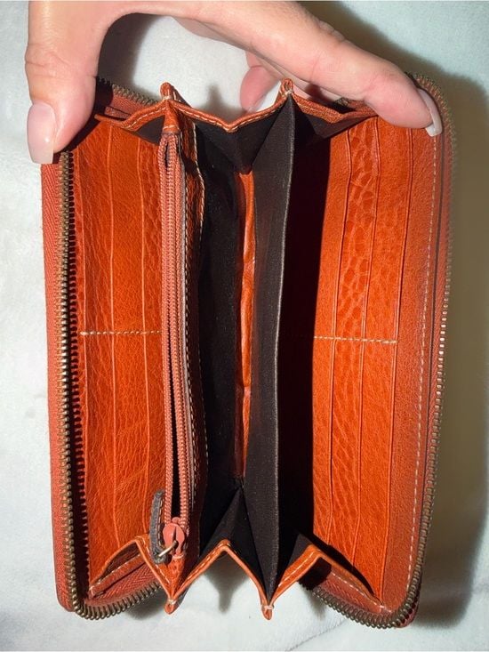 Vintage Gucci Brown GG Monogram Zip-Around Wallet with Gold GG Charm 4