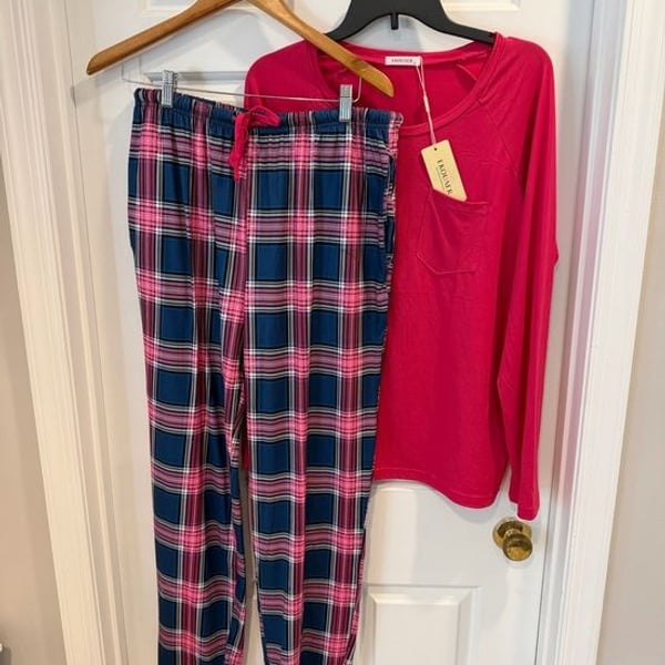 NWT Pink Plaid Pajama Set - Long Sleeve Top & Jogger Pants Sz XL