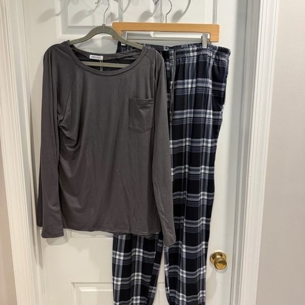 NWT Women’s Gray Long-Sleeve Top & Gray  Plaid Pajama Set Sz XL