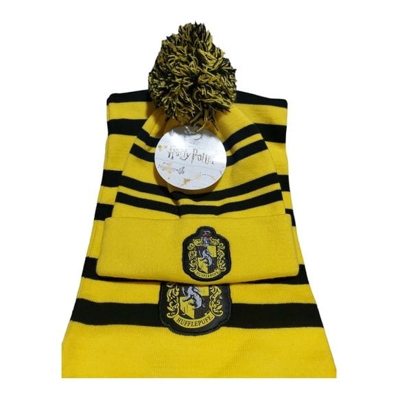 Harry Potter Scarf & Hat Hufflepuff 3
