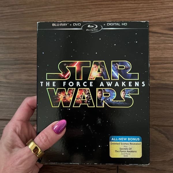 Star Wars The Force Awakens DVD + Blu-ray