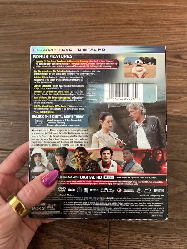 Star Wars The Force Awakens DVD + Blu-ray 2