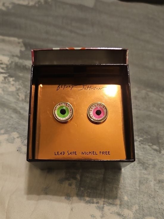 NWT Betsey Johnson Mismatched Eyeball Stud Earrings Halloween Pink Green 2