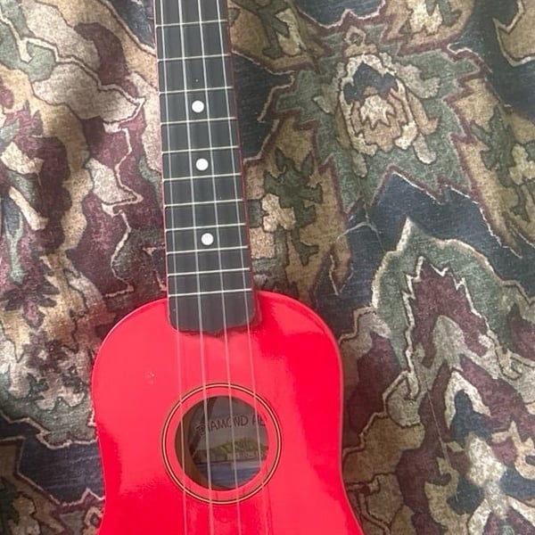 Diamond Head DU-102 Rainbow Soprano Ukulele