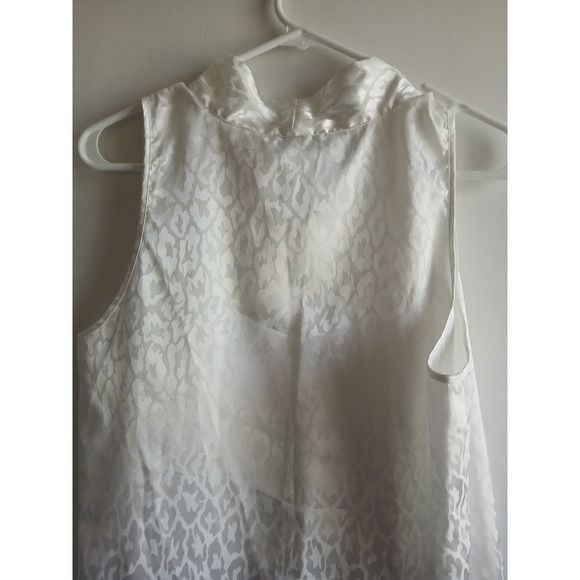 Floral & Ivy Womens White Leopard Print V-Neck Sleeveless Satin Blouse M 4