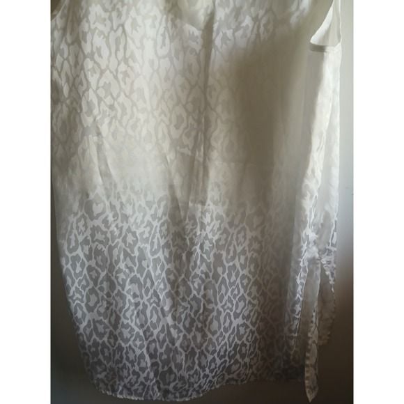 Floral & Ivy Womens White Leopard Print V-Neck Sleeveless Satin Blouse M 5