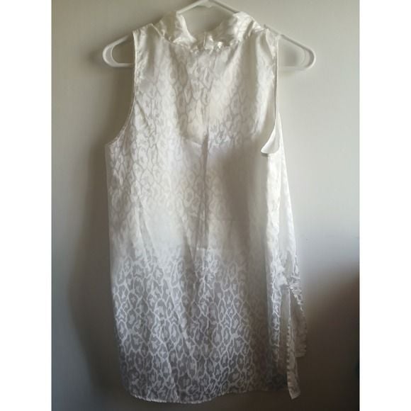Floral & Ivy Womens White Leopard Print V-Neck Sleeveless Satin Blouse M 6