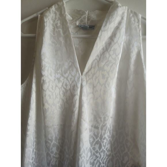 Floral & Ivy Womens White Leopard Print V-Neck Sleeveless Satin Blouse M 9