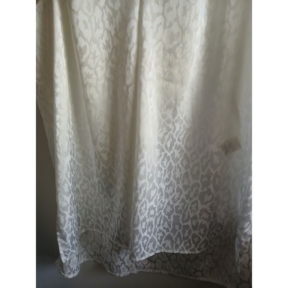 Floral & Ivy Womens White Leopard Print V-Neck Sleeveless Satin Blouse M 10