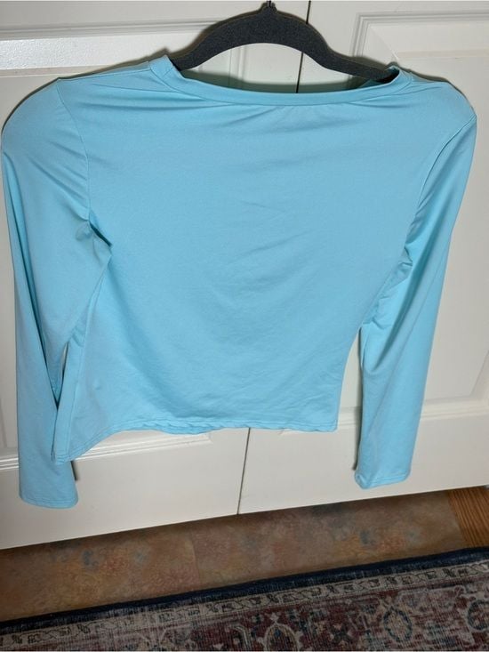 Light Blue Long Sleeve Athetic Crop Top 3