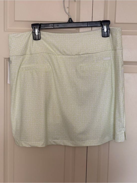 Adidas Women’s Lightweight Green & White Athletic Skort - NWT 8