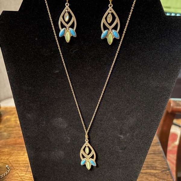 Gold and Blue Leaf Pendant Necklace Set