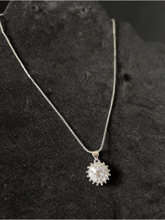 Moissanite Diamond Cluster Pendant on 18” Sterling Silver Chain NWT 2