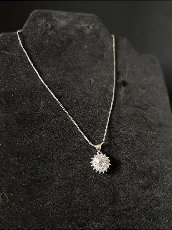 Moissanite Diamond Cluster Pendant on 18” Sterling Silver Chain NWT 3