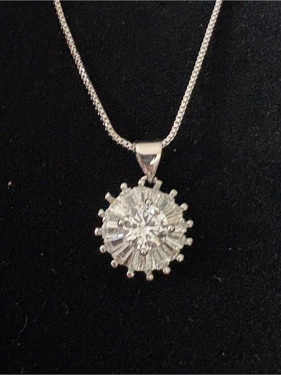 Moissanite Diamond Cluster Pendant on 18” Sterling Silver Chain NWT 5