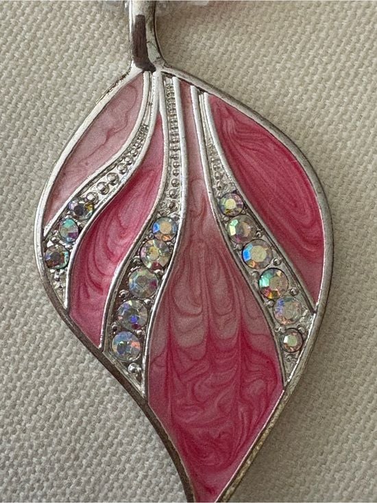 Kenneth Cole Pink Leaf Pendant Statement Necklace w/beads EUC 6