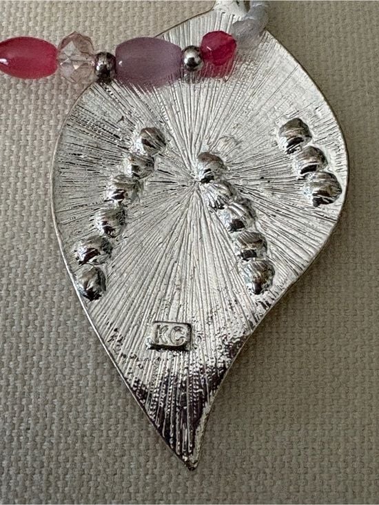 Kenneth Cole Pink Leaf Pendant Statement Necklace w/beads EUC 9