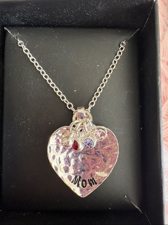 Avon VINTAGE Silver Heart Mom Necklace w/ Pink, White, Red, & Blue Stones NIB 2