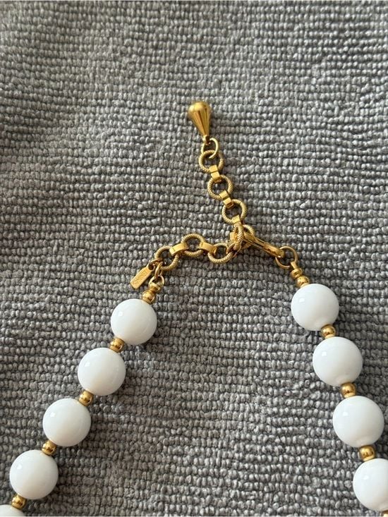 Vintage Monet Classic White Bead Necklace with Gold Accents 5