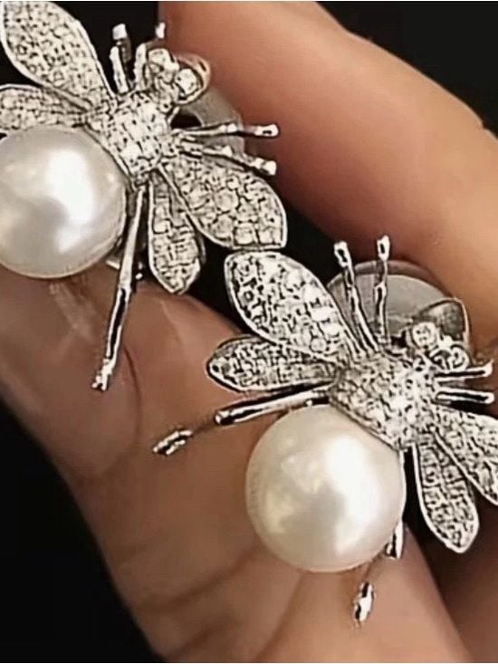 Silver Bee Pearl & rhinestone Post Earrings NWOT 1