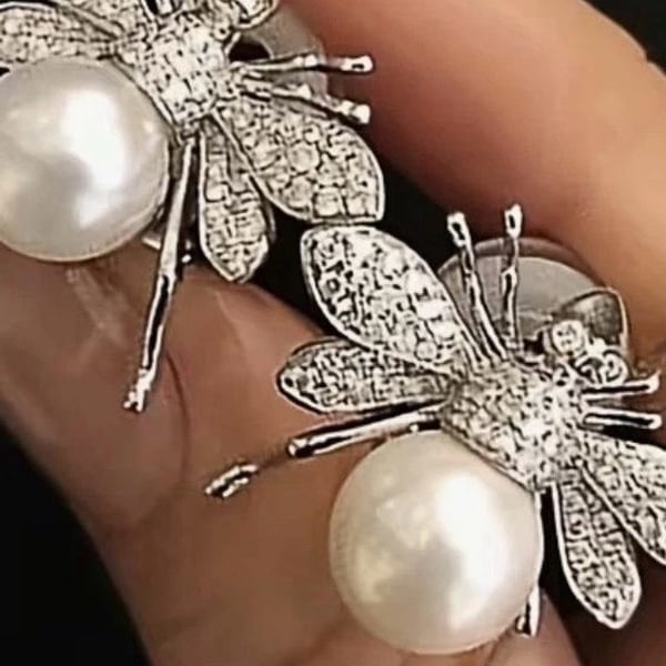 Silver Bee Pearl & rhinestone Post Earrings NWOT