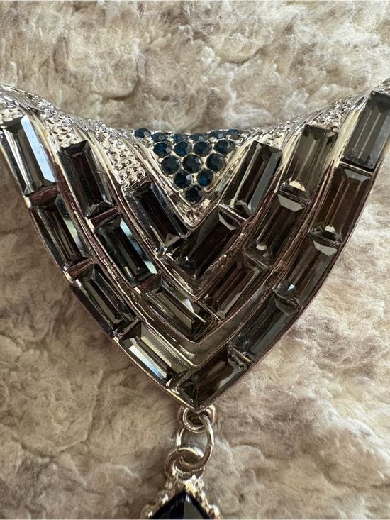 Marcel Boucher VINTAGE “V for Victory" statement brooch Silver Tone & Blues EUC 3